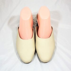 Women's Avianna Low Vamp Kitten Heeled Mules